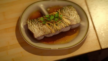Oil-drizzled steamed fish1.jpg